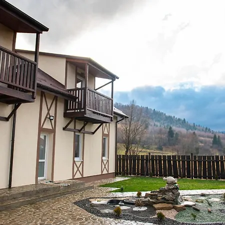 під горбком