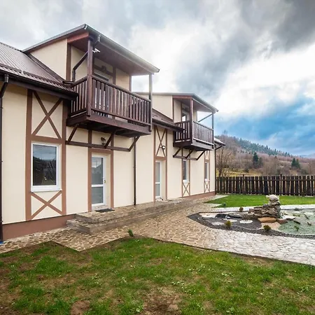 під горбком Дом отдыха *