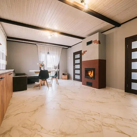 під горбком